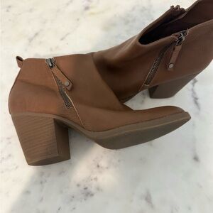 Universal Thread Tan Ankle Booties with Zipper